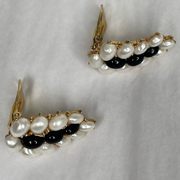 Trifari Pearl Black Cabochon Earrings - Picture 3 of 8
